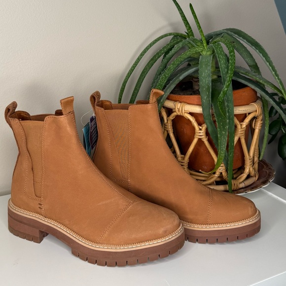 TOMS Dakota Chelsea Boots Women 8 Tan Water Resistant Leather NWT Lug Sole - Picture 2 of 14